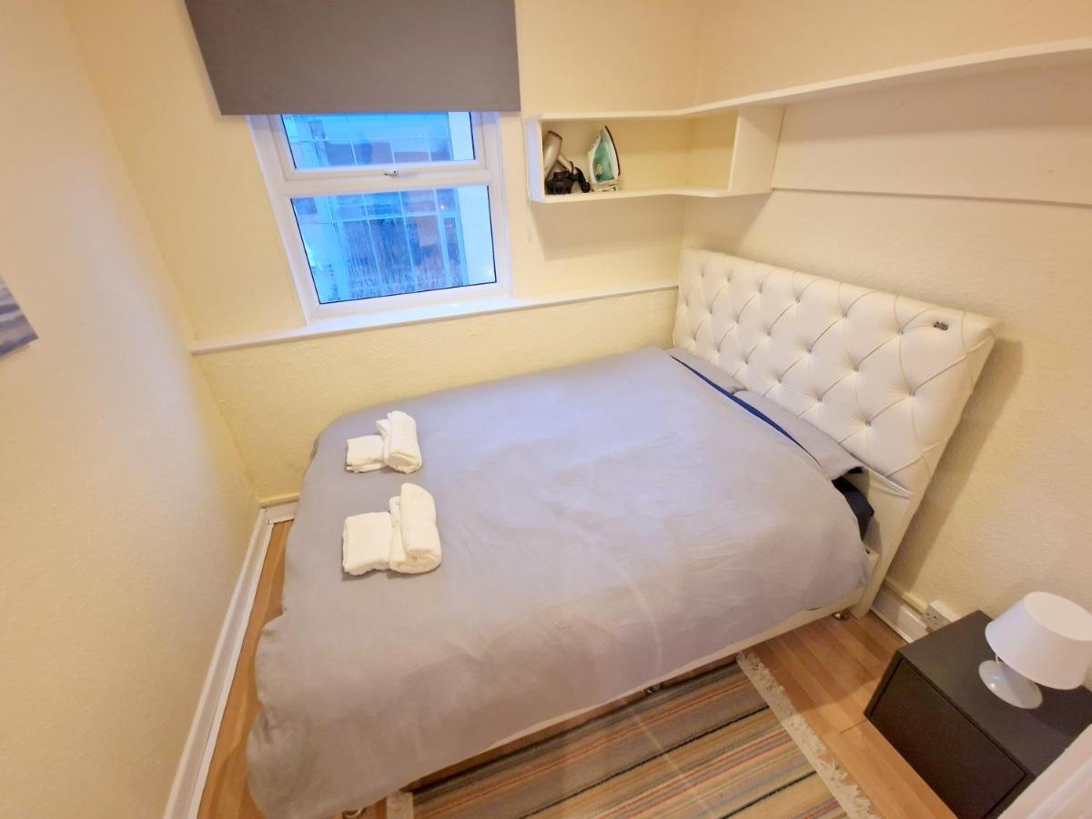 Super Studio With Two Bedrooms - Five Minutes From The Station! Londra Dış mekan fotoğraf