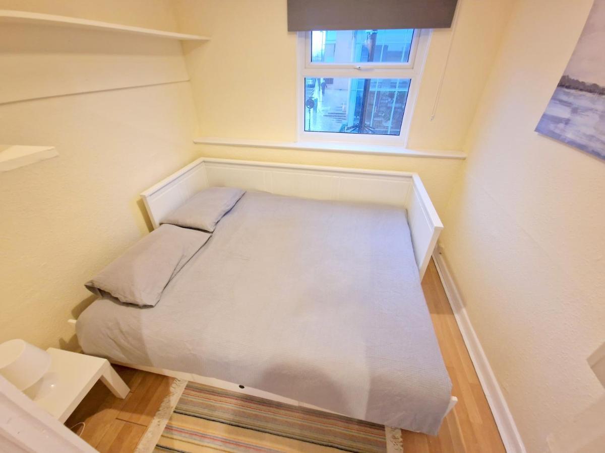 Super Studio With Two Bedrooms - Five Minutes From The Station! Londra Dış mekan fotoğraf